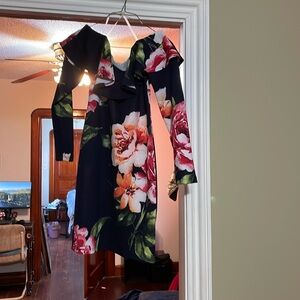 Off the shoulder long sleeve floral dresss. Never worn.